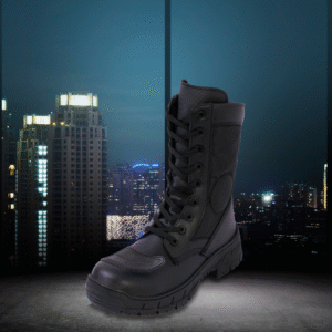 Bota Militar Motorizada HGR con motociclista en fondo urbano nocturno